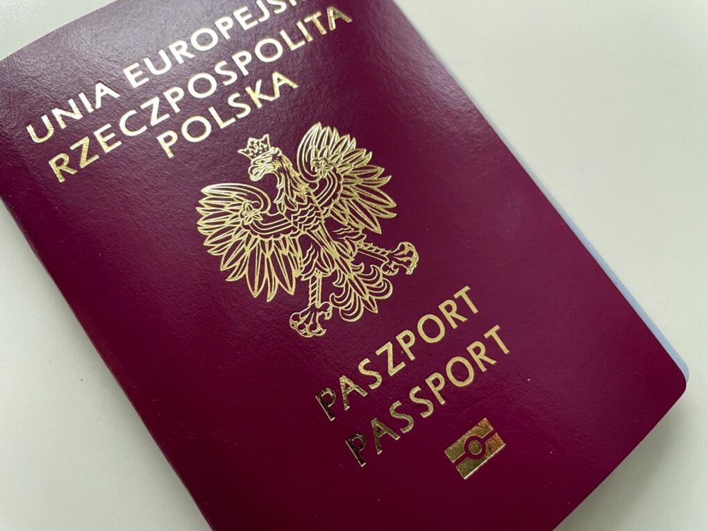 Fotografia okładki paszportu.