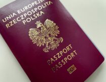 Fotografia okładki paszportu.